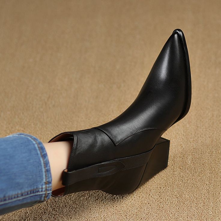 Step into winter sophistication with these smooth cow leather boots. The Pointed toe and 8cm heel are perfect pairings for any chic ensemble. Don't settle for less—experience luxury today. Don't Settle For Less, Don't Settle, Wristlet Wallet, Office Casual, Casual Everyday, Black Leather Boots, Winter Wardrobe, Signature Style, Cow Leather