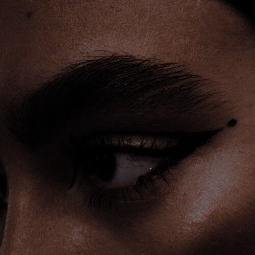 Eyeliner Inspo Aesthetic, Eyeliner Inspo, Creative Eyeliner, Eye Makeup Eyeliner, Black Eye Makeup, Vampire Bride, Eyeliner Designs, Punk Makeup, Simple Eyeliner