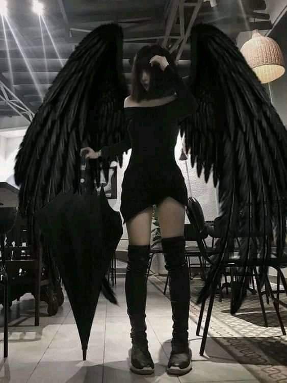 Dark Rennaisance, Emo Goth Girl, Goth Angel, Grunge Witch, Couple Costumes, Idee Cosplay, Black Wings, Fete Anime, Ținută Casual