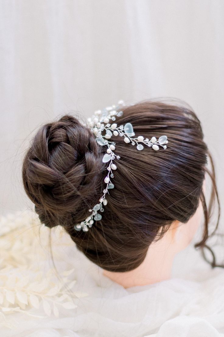 🌊  SEA GLASS HAIR COMB AND VINES 🌊  This coastal hair comb has it all for your beach wedding or special event. Beautifully handcrafted with delicate pearl beads, Austrian crystals and beautifully turned sea glass. The outer bands extend longer to wrap around side detailing in any beautiful style.  Hand wired and crafted in our studio in Raleigh, NC. DETAILS * Design incorporates pearls, Austrian crystals and sea glass. * Measures roughly 4" tall by 10" wide. * Great for any coastal special event.  *Pairs perfectly with Coastal Collection Hair Accessories and Earrings    SHOP MORE STYLES https://www.etsy.com/shop/epanouigrace HELP & ADVICE Styling questions or need help finding the right accessory? Just message me -- I'm happy to help! Glass Hair, Hair Vine Bridal, Bridal Hair Accessory, Hair Jewelry Wedding, Bridal Hair Comb, Hair Vine, Beautiful Style, Raleigh Nc, Bridal Hair Accessories