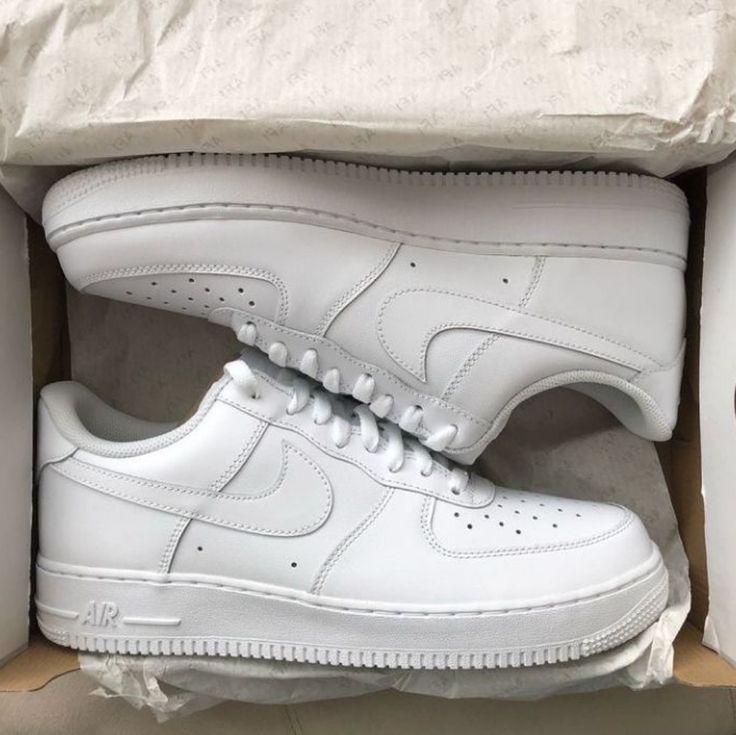 Brand New White Air Force Ones Tenis Air Force, White Air Force Ones, Обувь Air Jordan, Buty Marki Nike, Shoes For School, Boty Nike, Air Force Shoes, Nike Shoes Air Force, White Nike Shoes