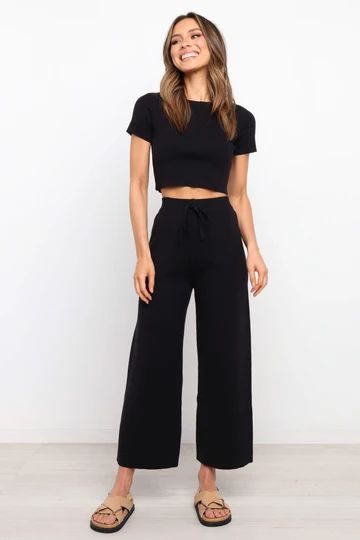 Coord Sets, Top And Pants Set, Comfy Tops, High Waist Bottoms, Dresses By Length, All Black Outfit, Knit Pants, Pant Set, Mode Inspiration