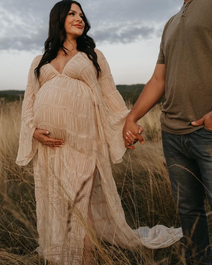 the dreamiest maternity shoot ever 🥹🕊️🌾 #pittsburghmaternityphotographer #pittsburghphotographer #dreamymaternityshoot #maternityposes #maternityshoot Maternity Session Outfits, Dreamy Maternity Shoot, Outdoor Maternity Photos Fall, Maternity Outfits For Photoshoot, Outdoor Maternity Pictures, Flowy Maternity Dress, Fall Maternity Shoot, Maternity Shoot Beach, Maternity Photography Fall