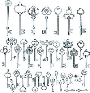 a bunch of keys that are in different shapes and sizes