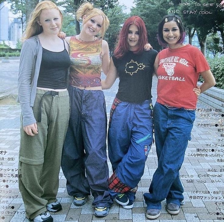 Instagram post by 90s/y2k MAGAZINE INSPO PAGE ✨ • Jul 9, 2021 at 4:51pm UTC Y2k Magazine, Estilo Indie, 90s Outfit, 2000s Fashion Outfits, Estilo Punk, Modieuze Outfits, Mein Style, Swaggy Outfits, 2000s Fashion