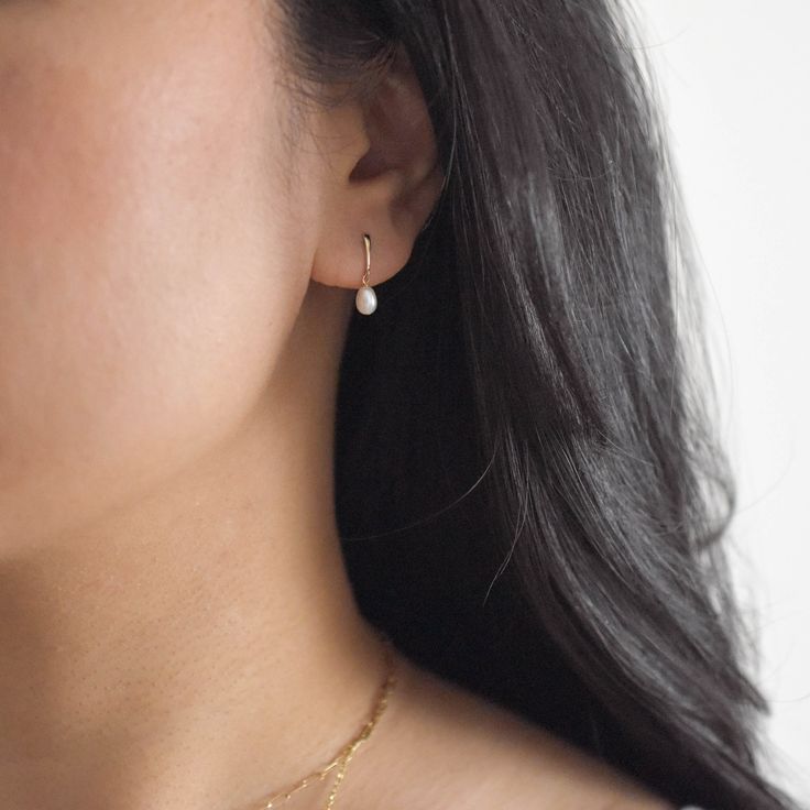 These dainty earrings feature a mini oval pearl. Made of 14K solid gold and genuine freshwater pearls. This is a lifetime piece that can be worn daily to sleep and shower. --------------------♥ PROMOS ♥-------------------- Want 10% off? Join the mailing list by visiting http://bit.ly/vedern . Just leave me a note at checkout if you have any problems applying discount codes. --------------------♥ BUY WITH CONFIDENCE ♥-------------------- Don't love it? Message me to set up a return or exchange. If you find any problems with your items, just send a message with a photo, and a new one will be on its way to you! --------------------------♥ PACKAGING ♥--------------------------- Gold filled, vermeil, and sterling silver items will all come with boxes ready for gifting. If you are gifting and no Affordable Dainty Round Pearl Earrings, Cheap Dainty Round Earrings, Mini Earrings Pearl, Affordable Minimalist Pearl Earrings For Everyday, Cheap Classic Oval Earrings, Small Pearl Drop Earrings Gold, Dainty Pearl Earrings For Everyday, Pearl Small Earing, Cheap White Earrings With Tiny Beads