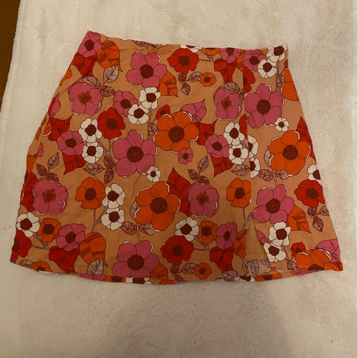 Floral Mini Skirt Nwt High Waist Summer Skirt With Floral Print, Summer High Waist Floral Print Skirt, High Waist Floral Print Summer Skirt, Chic Floral Print Beach Skort, Chic Floral Print Skort For Beach, Floral Print Skort For Vacation, Trendy Pink Mini Skirt For Day Out, Cute Spring Beach Mini Skirt, Summer Floral Print Pink Mini Skirt