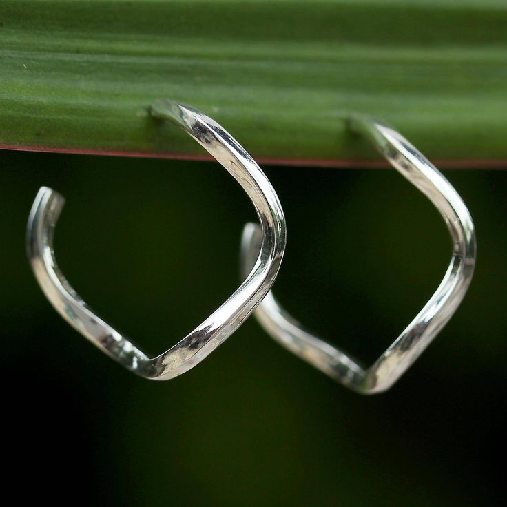 Celebrating the ingenuity of Thai artisans, Pichaya presents this wonderful pair of half-hoop earrings. Bringing a modern touch to any jewelry collection, the earrings are crafted of sterling silver with a high-polish finish, featuring twisting bars that extend behind the ears. Gamine Style, Semi Precious Jewelry, Sterling Silver Hoops, Jewelry Packaging, Necklace Sizes, Silver Pendant Necklace, Silver Hoop Earrings, Jewelry Gift Box, Post Earrings