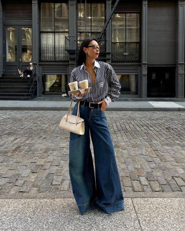 How To Style Wide Leg Jeans, Wide Leg Jeans Outfits, Wide Leg Outfit, Portret Feminin, Style Wide Leg Jeans, Wide Leg Jeans Outfit, Stile Casual Chic, Wide Leg Pants Outfit, Looks Jeans