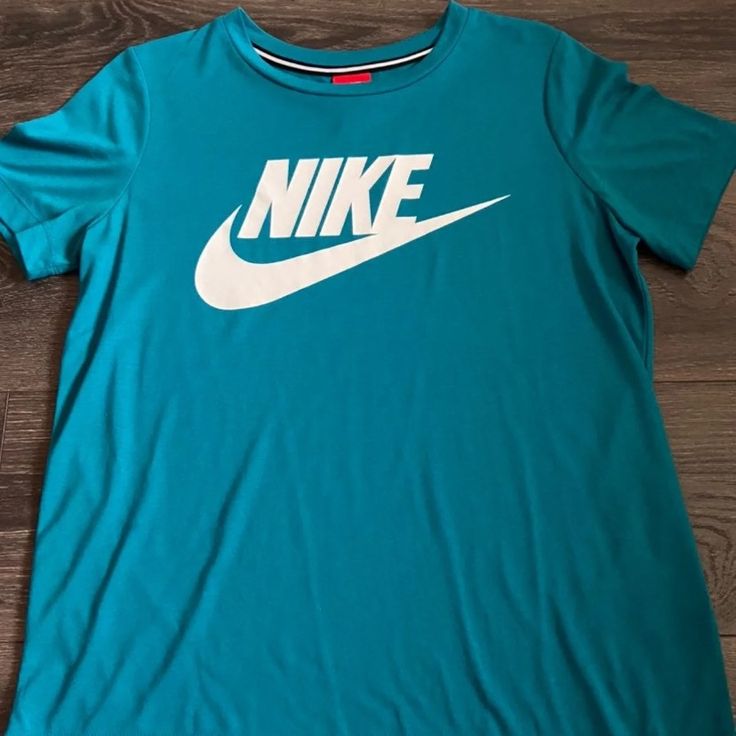 Teal Nike Tshirt Never Worn Unisex Nike Summer Graphic Tee, Nike Summer Graphic Tee T-shirt, Green Nike Crew Neck T-shirt, Blue Sports T-shirt For Summer, Nike Green T-shirt With Graphic Print, Nike Green Short Sleeve T-shirt, Casual Blue Nike T-shirt, Casual Green Nike T-shirt, Nike Green Graphic Tee