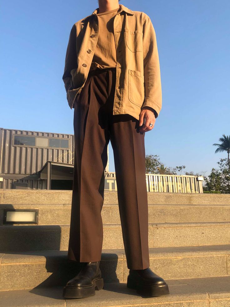 Men Fashion Earth Tone, Modern Vintage Mens Fashion, Earth Tone Fits Men, Layered Clothing Men, Earth Tone Fashion Men, Earth Tone Streetwear Men, Earth Tone Male Outfit, Sophisticated Outfits Men, Men Earth Tone Outfit