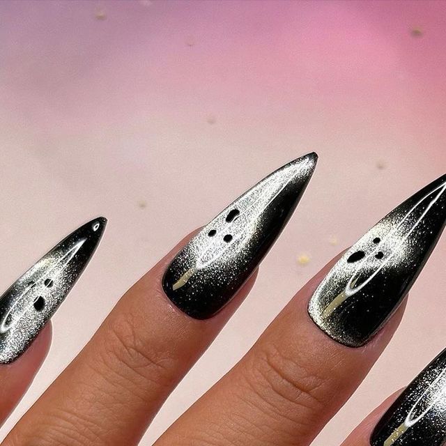 Halloween Nails Designs Almond, Halloween 2024 Nail Art, Almond Acrylic Nails Designs Halloween, Sparkle Ghost Nails, Mauve Halloween Nails, Halloween Nails Cat Design, Sparkly Spooky Nails, Manicure Ideas Halloween, Milky Halloween Nails