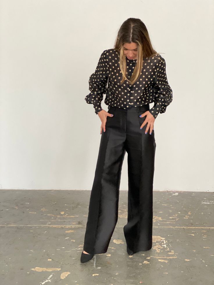 "Oscar de la Renta gorgeous black silk wide leg pants. Pleated line down the middle, high waisted and no pockets for a slim hip line. A thick structured silk, these pants are perfect for black tie outfit. Waist 28\" Rise 10.5\" Inseam 30\" Hips 40\" Leg opening 13\" Fit a S or M" Sleek Wide-leg Silk Pants, High-waisted Silk Wide Leg Pants For Evening, Silk High-waisted Wide Leg Evening Pants, Sleek Silk Wide-leg Pants, Silk High-waisted Wide Leg Pants For Evening, Sleek Silk High-waisted Wide Leg Pants, Chic Silk Wide Leg Formal Pants, Chic Silk Wide Leg Pants For Formal Occasions, Formal Silk Wide Leg Pants