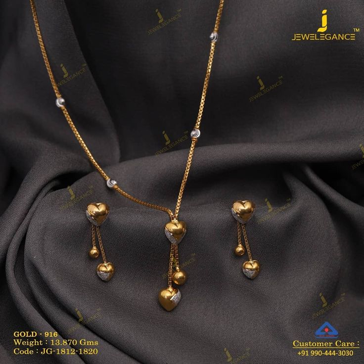 No photo description available. Simple Gold Chains For Women, Antique Gold Pendant Set, Chain Design For Women, Gold Chain Designs For Women, Chain Designs Gold, Gold Chain Pendant, Locket Necklaces, Gold Jewelry Simple Necklace, Gold Mangalsutra Designs