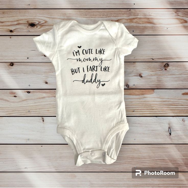 Super Cute Baby Onesie! Has A Saying Cute Like Mommy But I Fart Like Daddy. Handmade Item With Premium Htv And Onesie. Size Might Vary Based On Suppliers Used For Onesies How Rest Assured It Will Be The Size Equivalent Size 3 Months Onesies With Sayings, Homemade Onsie Ideas, Baby Onsies Ideas Funny, Cute Onesies For Babies, Cute Baby Onesies Sayings, Cricut Onesie Ideas, Baby Boy Onesies Vinyl, Cute Onsie Sayings Cricut, Funny Baby Girl Onesies