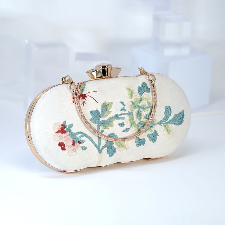 New to our Millennium collection, This beautiful romantic Light Beige Embroidered FLORAL bridal clutch bag is made of very fine quality of fabric and metal and it comes with a long Detachable metal chain/Metal chain for your Big day! Dimensions- length oh the bag is 4 inches, 5 inches (including closure) and 9 width of the bag is 9 inches and the thickness of the bag is  Gold Metal chain about 47 inches long. ► ABOUT YOUR ORDER * All items are neatly packaged in our beautiful jewelry boxes and e White Cross Body Bag, Floral Bouquet Wedding, Bridal Clutch Bag, Embroidered Rose, Romantic Lighting, Bridal Clutch, White Cross, Statement Bag, Wedding Bag