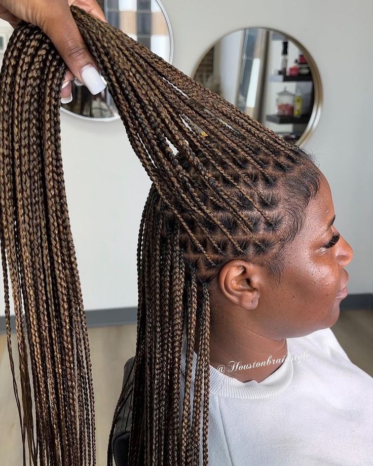 Small Knotless Color 30, Small Part Braids, 30 And 4 Color Box Braids, Very Small Knotless Braids, Color 4 And 27 Braids, Color 27/30 Knotless Braids, Box Braids Color 4/27/30, Small Color Knotless Braids, Medium Knotless Braids Hairstyles Color