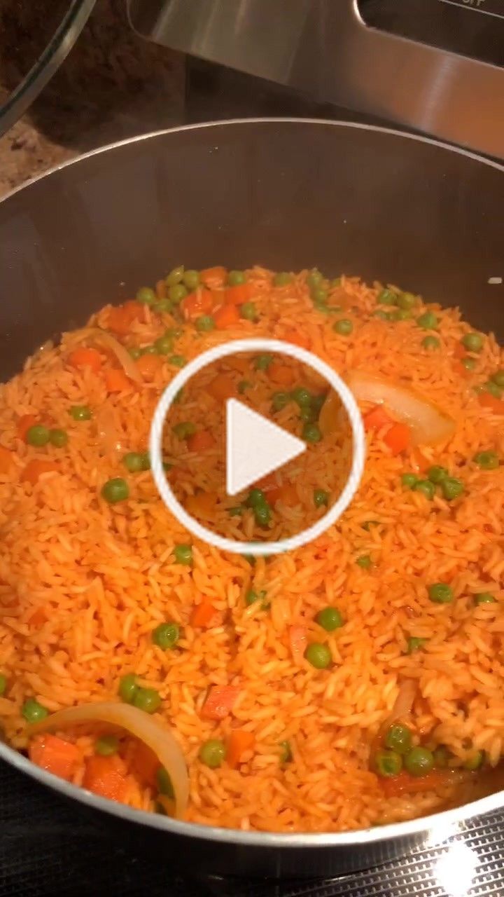 a pan filled with rice and peas on top of a stove