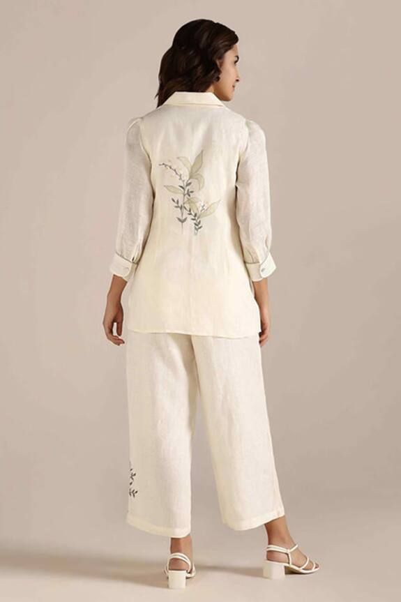 Off-white tie-up top with thread applique embroidery in floral pattern. Paired with flared pant. - Aza Fashions Honey Suckle, Tie Up Top, Linen Embroidery, Top And Pants Set, Applique Embroidery, White Tie, Pant Set, Set For Women, Top Pattern