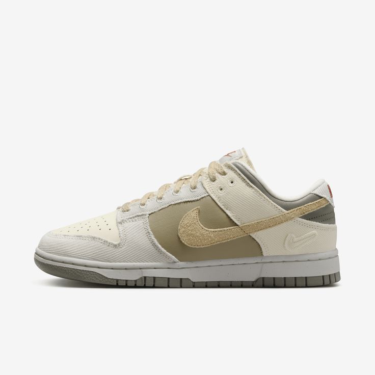 The '80s basketball icon returns with classic details and throwback hoops flair. Channeling vintage style back onto the streets, its padded, low-cut collar lets you take your game anywhere—in comfort. Nike Dunk Low Light Bone, Dunk Low Light Bone, Dark Stucco, Yeezy Boots, Nike Snkrs, Clog Boots, Nike Models, Dunks Nike, Cute Nikes