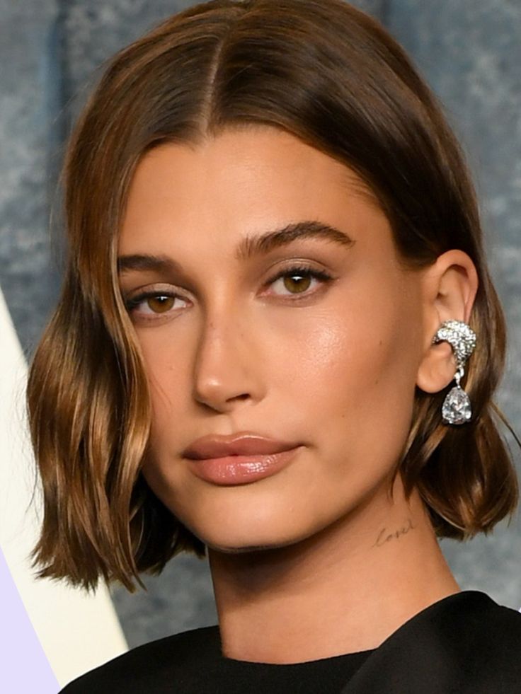 Hailey Bieber has been sticking to a semi-styled, relaxed hair look ever since getting her bob cut in in January. Taking to his Instagram Stories, Hailey's hair stylist dropped a behind the scenes of the stylers he used on Hailey's hair. And, the even better news is the trio of John Frieda products each come in at under £7. Hailey Bieber Bob, Wavy Bob Haircuts, Honey Brown Hair, Chin Length, Fall Hair Trends, Brown Hair With Blonde Highlights, Short Bob Haircuts, Brown Hair With Highlights, Relaxed Hair