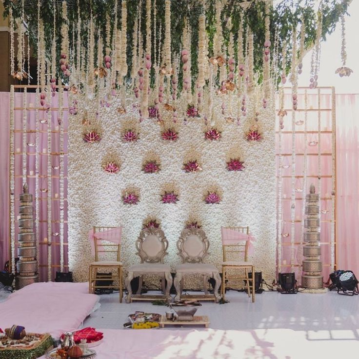 Wedding Decor Aesthetic Simple, Pastel Wedding Stage Decor, Simple Pastel Wedding Decor, Indian Wedding Day Decor, Pastel Backdrop Ideas, Pastel Stage Decor, Day Engagement Decor Outdoor, Flowers Backdrop Ideas, Day Wedding Decoration Indian