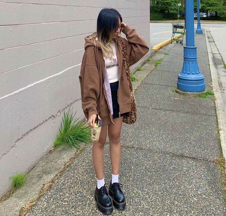 Carla Hoodie Outfit, Carla Hoodie, Brandy Hoodie, Mini Skirt Outfit, Retro Fits, Hoodie Outfit, Aesthetic Outfit, Skirt Outfit, Fitness Inspo