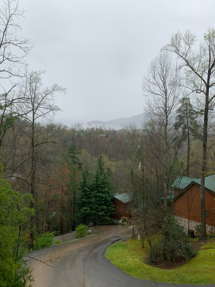 rainy mountain scene Gatlinburg Fall, Aesthetic Cabin, Tennessee Aesthetic, Gatlinburg Tennessee Cabins, Tennessee Cabins, Mountains Aesthetic, Cabin Aesthetic, Cabin In The Mountains, Small Town Life