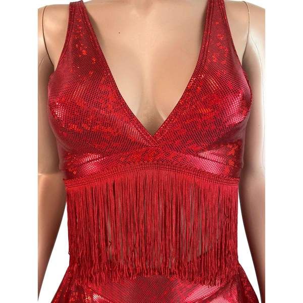 Fitted Red Crop Top For Club, Red Fitted Crop Top For Club, Summer Party Crop Top With Fringe, Red Summer Crop Top For Club, Red Crop Top For Summer Clubbing, Red Stretch Crop Top For Club, Fitted Fringe Cropped Crop Top, Fitted Sleeveless Fringe Crop Top, Fitted Sleeveless Crop Top With Fringe