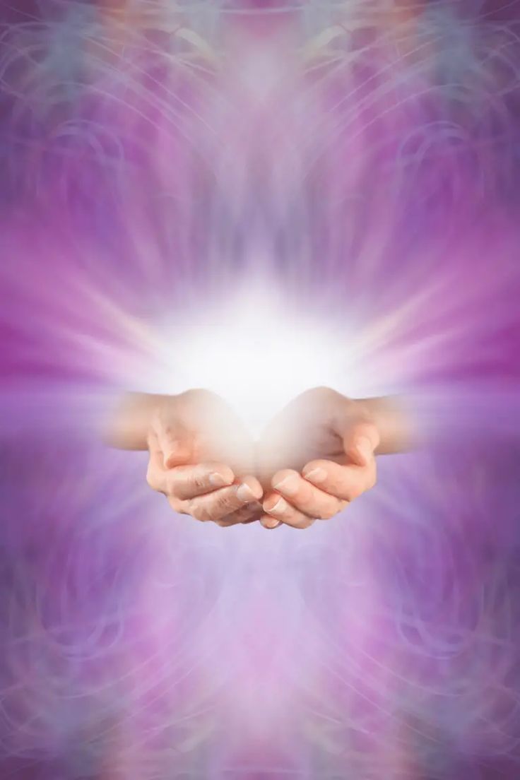 Reiki Distance Healing [Send Healing Energy at a Distance] Hands Making A Heart, Reiki Cura, Healing Images, Reiki Training, Womb Healing, Reiki Symbols, Reiki Practitioner, Energy Healing Reiki, Healing Touch