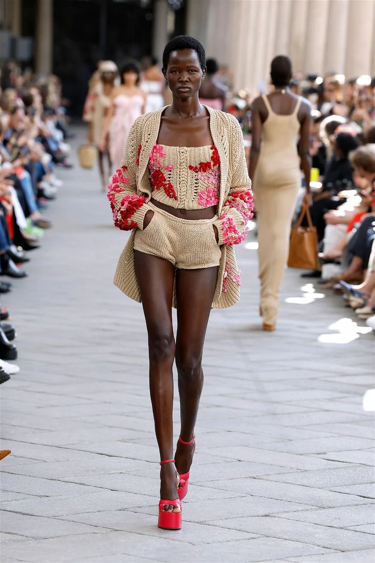 Ermanno Scervino Ready To Wear Spring Summer 2024 Milan – NOWFASHION Ss24 Womenswear, Summer Work Dresses, Casual Work Outfits Women, Knitwear Trends, Summer Runway, Spring Knits, Business Casual Outfits For Women, Spring Fashion Outfits, Workwear Fashion