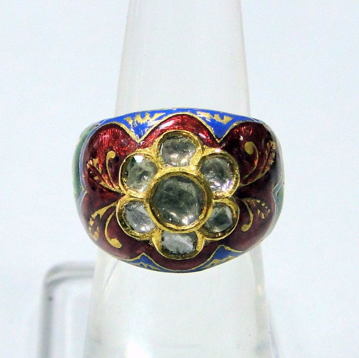 Vintage 22K Solid Gold Enamel Work and set with large Uncut Diamond polki Ring. Beautiful collection piece in very good condition. Usa Ring Size-6.5 ( we can adjust size), width -16.5 mm, weight-11.300 grams. Mughal Jewelry, 22k Gold Ring, Silver Gold Jewelry, Art Jewelry Contemporary, Victorian Vintage, Gold Diamond Ring, Silver Anklets, Jewelry Rings Diamond, Uncut Diamond