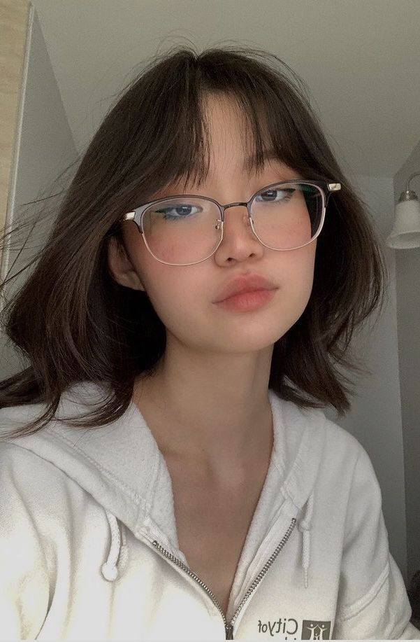 Specs For Round Face, Eyeglasses For Women Round Face, Round Face Glasses Frames, Specs Frames Women, Frames For Round Faces, Spectacles Women, Bangs And Glasses, Glasses For Round Faces, Cute Glasses Frames