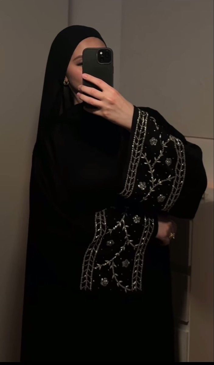 Abaya Fits, Abaya Aesthetic, ليلي �كولينز, Abaya Noir, Modest Abaya, Islamic Modest Fashion, Abaya Designs Latest, Abaya Outfit, Date Night Outfit Ideas