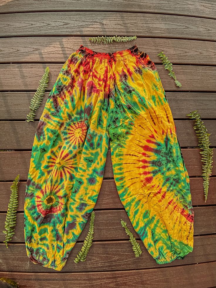 "The hippie tie dye flowy pants you've been searching for! These pants are the same cut as our popular celestial harem pants! Ultra flowy and beautiful! Available in blue, green, purple and black rainbow each is handmade and unique, one of its kind.  One size fits waists 24\"-48\" Super flowy bohemian style fits perfect for yoga, your next festival or grocery store runs!" Hippie Pants Outfit, Tie Dye Harem Pants, Hippie Fits, Yellow Tie Dye, Unisex Pants, Tie Dye Hippie, Mode Hippie, Boho Tie Dye, Festival Pants