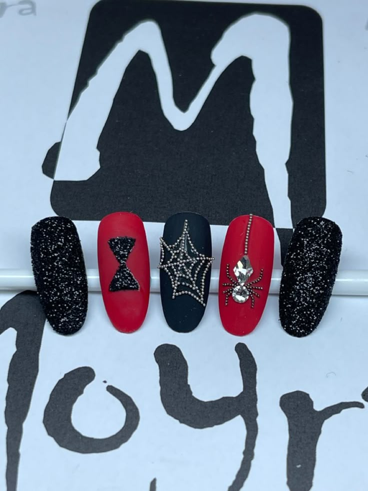 Red and black nails, black widow nails inspo, spider, spooky Black Widow Inspired Nails, Black Widow Nails Design, Black Widow Nail Art, Spiderman Inspired Nails, Marvel Inspired Nails, Black Widow Nails, Avengers Nails, Spider Nails, Marvel Nails