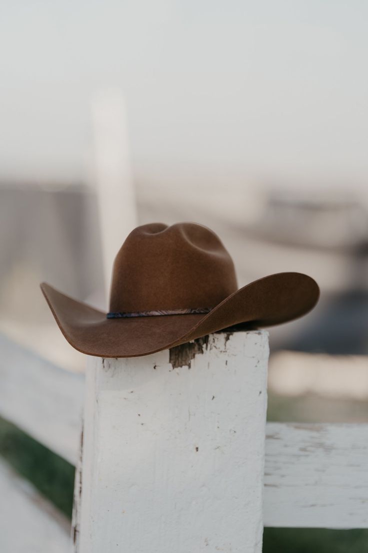 Versatile Stetson 3X Red Rocks Felt Hat. Elevate your Western wardrobe with the Stetson Red Rocks Felt Cowboy Hat, a perfect blend of classic craftsmanship and contemporary style. Brim: 4 1/4" Crown: 4 1/4" Low Cattleman Quality: 3X Branding Cowboy Hats, Classic Top Hat With Flat Bill For Rodeo, Western Fitted Felt Hat With Flat Bill, Western Felt Hat With Flat Bill, Fitted Western Felt Hat With Flat Bill, Classic Flat Bill Hat For Rodeo, Western Style Fitted Hat With Flat Bill, Brown Flat Bill Hat Bands For Kentucky Derby, Western Flat Bill Hat For Rodeo