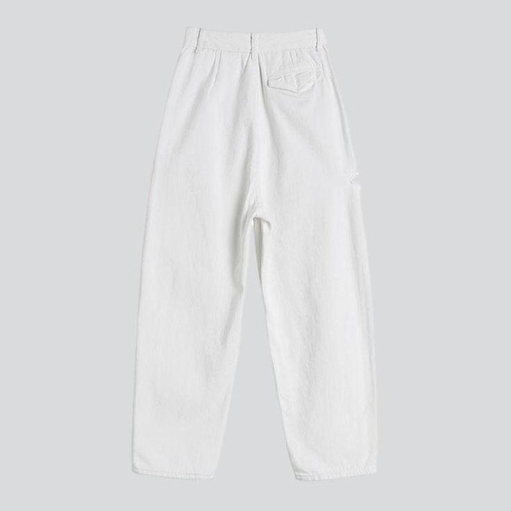 Introducing our 2023 Spring-Summer Collection's distressed white women's baggy jeans a statement piece that perfectly embodies alternative fashion!Why You'll Fall In LoveThis piece is a one-of-a-kind blend of conventional style and vogue edge. Crafted with an eye-catching elevated-rise design. it promises to give your look a bold. daring boost. The distressed finish with a zipper and button closure provides the perfect touch of attitude.Distinctive Features Grunge Style: This piece is the perfec Casual White Summer Jeans, Spring White Jeans With Pockets, Trendy White Pants With Pockets, White High Waist Jeans With Pockets, White Summer Jeans With Five Pockets, Trendy White Straight-leg Jeans, Spring White Five-pocket Pants, Oversized Straight Leg Summer Bottoms, Oversized Straight Leg Summer Jeans