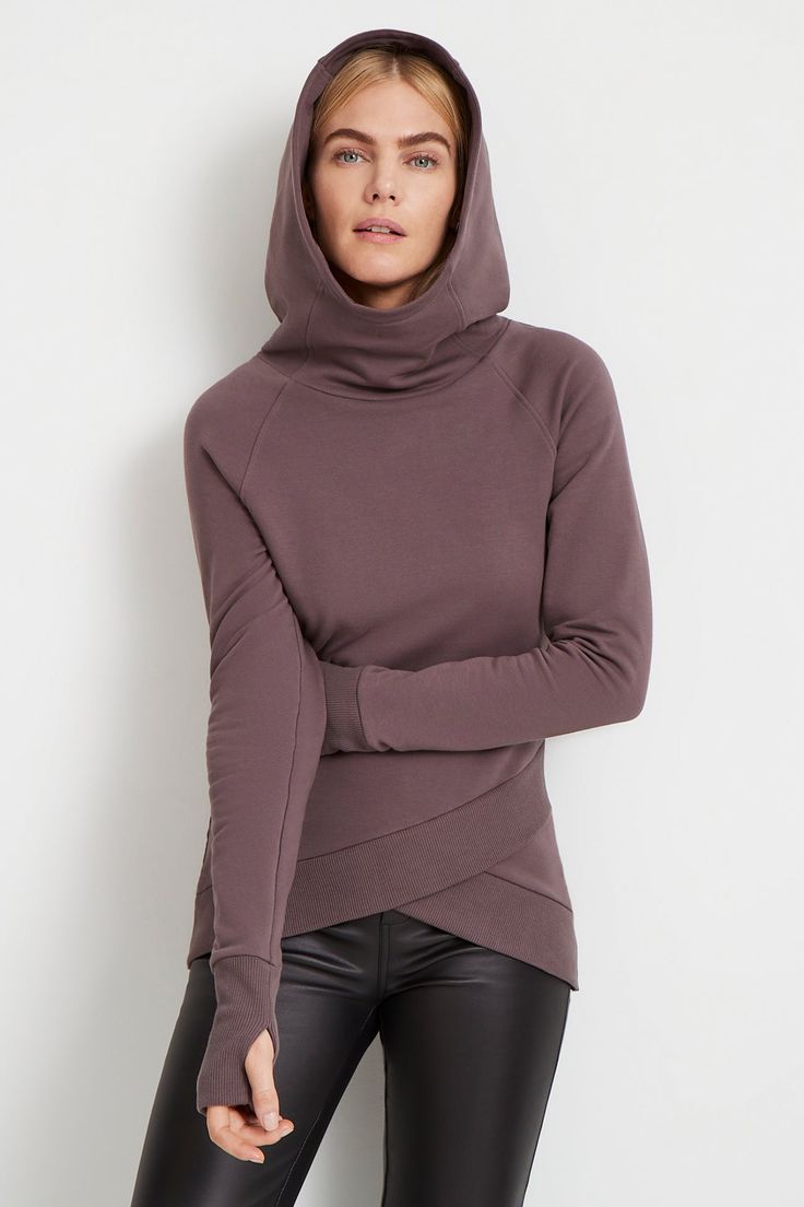 One of Marcella's bestsellers, the purple-hued gray Geneva sweatshirt in Anthracite features a structured, oversized hood, a tulip hem, and thumbhole sleeves. Sweatshirt Fabric, Soft Natural, Geneva, Casual Sweatshirt, Comfortable Outfits, French Terry, Fashion Statement, Casual Tops, Best Sellers