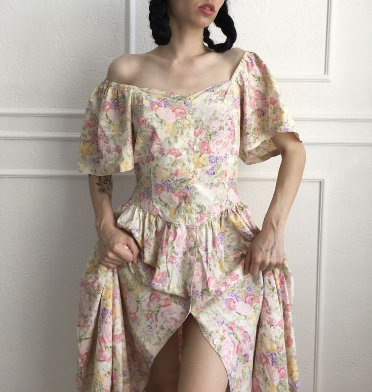 Insanely gorgeous vintage floral maxi dress with puff sleeves and pockets dimensions: The half-girth of the chest in an unstretched form is 42 cm, in an extended form is 44 cm Arm length 26 cm The half-girth of the waist in not stretched 38 cm, but in stretched 42 cm Length 125cm Dress With Puff Sleeves, Floral Maxi, Dress Clothes For Women, Floral Maxi Dress, Puff Sleeves, Vintage Floral, Puff Sleeve, Favorite Outfit, Ukraine