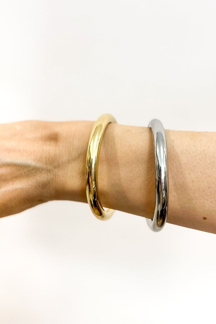 Timeless thick bangle from Jurate, in silver plated stainless steel. Silver Bangle Bracelets, Gold Dipped, Silver Bracelets, Bangle Bracelet, Silver Plate, Bangle Bracelets, Silver Plated, Fox, Bangles