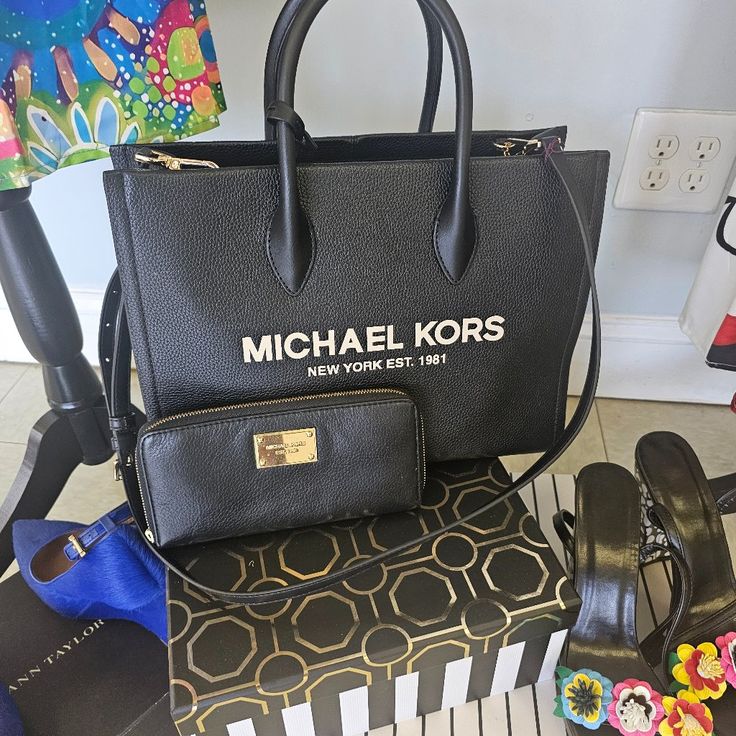 Mk Purse, 1 Signature Color And1 Black And White, 1 Black Wallet Black Purse Michael Kors, Black Michael Kors Purse, Michael Kors Bags With Silver-tone Hardware For Errands, Black Michael Kors Wallet, Mk Purse, Michael Kors Travel Wallets With Gold-tone Hardware, Black Wallet, Michael Kors Bag, Purse Wallet