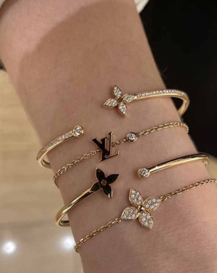 Profumo Victoria Secret, Xoxo Jewelry, ق�لادات متدلية, Dope Jewelry Accessories, Pretty Jewelry Necklaces, Expensive Jewelry Luxury, Wrist Jewelry, Luxe Jewelry, Jewelry Accessories Ideas