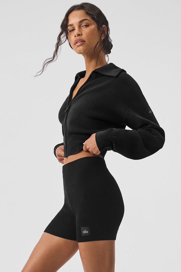 Scholar Knit Cropped Full Zip Jacket - Black | Alo Yoga Alo Yoga Outfit, Timeless Closet, Tennis Lifestyle, Skater Outfit, Stylish Workout Clothes, Shalom Harlow, Stylish Activewear, Test Shoot, Performance Leggings