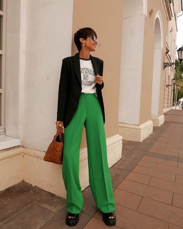 Green Wide Leg Trousers Outfit, Outfit Pantalon Vert, Aura Outfit, Green Wide Leg Pants Outfit, Green Trousers Outfit, All Green Outfit, Wide Leg Trousers Outfit, Green Pants Outfit, Dress Pants Outfits