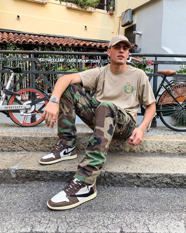 Style Camo Cargo Pants, Jordan 1 Outfit Men Fashion, Air Jordan Outfits Men, Jordan Outfits For Men, Air Jordan 1 Outfit Men, Jordan 1 Outfit Men, Jordans Outfit For Men, Air Jordan Outfit, Women's Cargo Pants