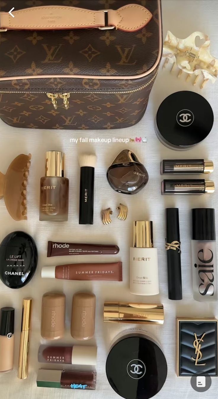 #saiebeauty #rhode #summerfridays #yslbeauty #meritbeauty #chanelbeauty Luxury Makeup Bag Aesthetic, Makeup Bag Essentials Aesthetic, Rhode Espresso, Rhode Aesthetic, Expensive Makeup, Makeup Bag Essentials, Makeup Accesories, Handbag Essentials, Makeup Aesthetic