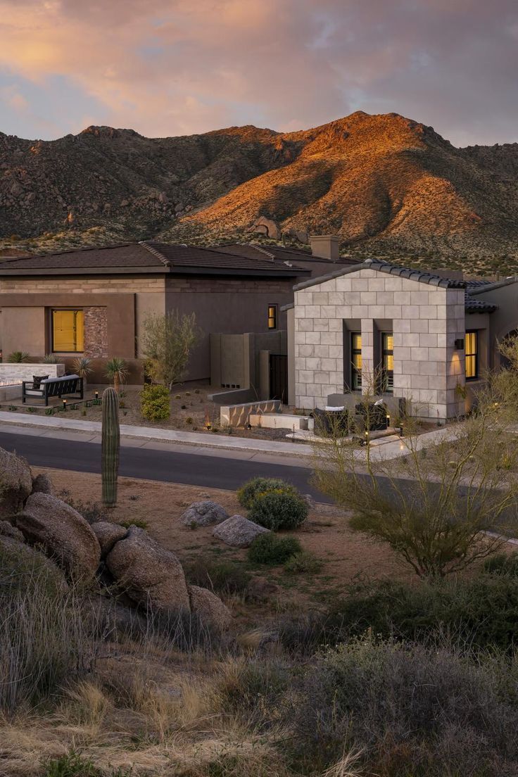 Exterior of home with earthy colors and mountain views Scottsdale Arizona Houses, Arizona Houses, Canyon Texas, Manifest Board, Desert Gardens, Arizona Homes, Arizona House, Mountain Landscapes, Toll Brothers