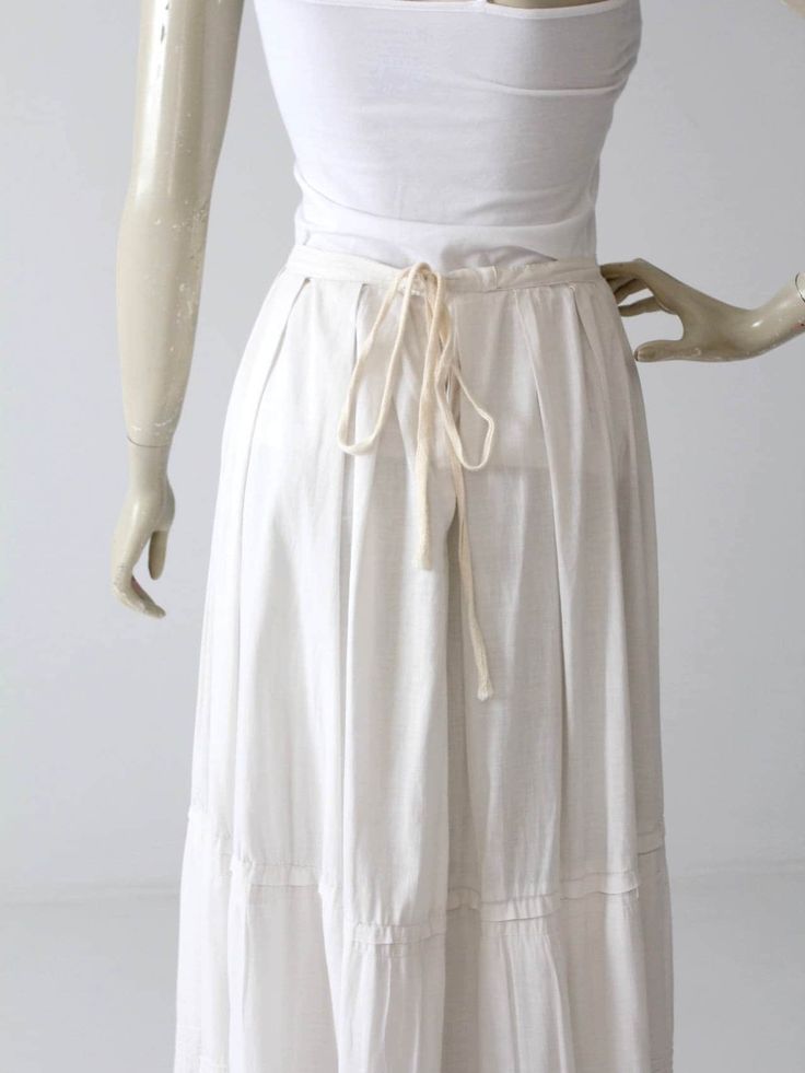 Vintage White Gathered Skirt Bottoms, Vintage Petticoat For Summer Daywear, Cream Cotton Maxi Skirt, White Vintage Gathered Skirt, Vintage White Gathered Skirt, White Vintage Skirt With Gathered Detail, Vintage Summer Petticoat With Gathered Skirt, Vintage White Pleated Skirt, Vintage Cotton Petticoat With Gathered Skirt