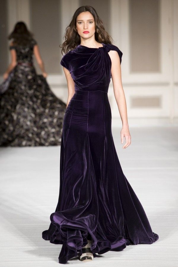 Fantasy Gowns, Velvet Fashion, Glam Dresses, Foto Inspiration, Gorgeous Gowns, Fancy Dresses, Mode Outfits, Purple Dress, Dream Dress